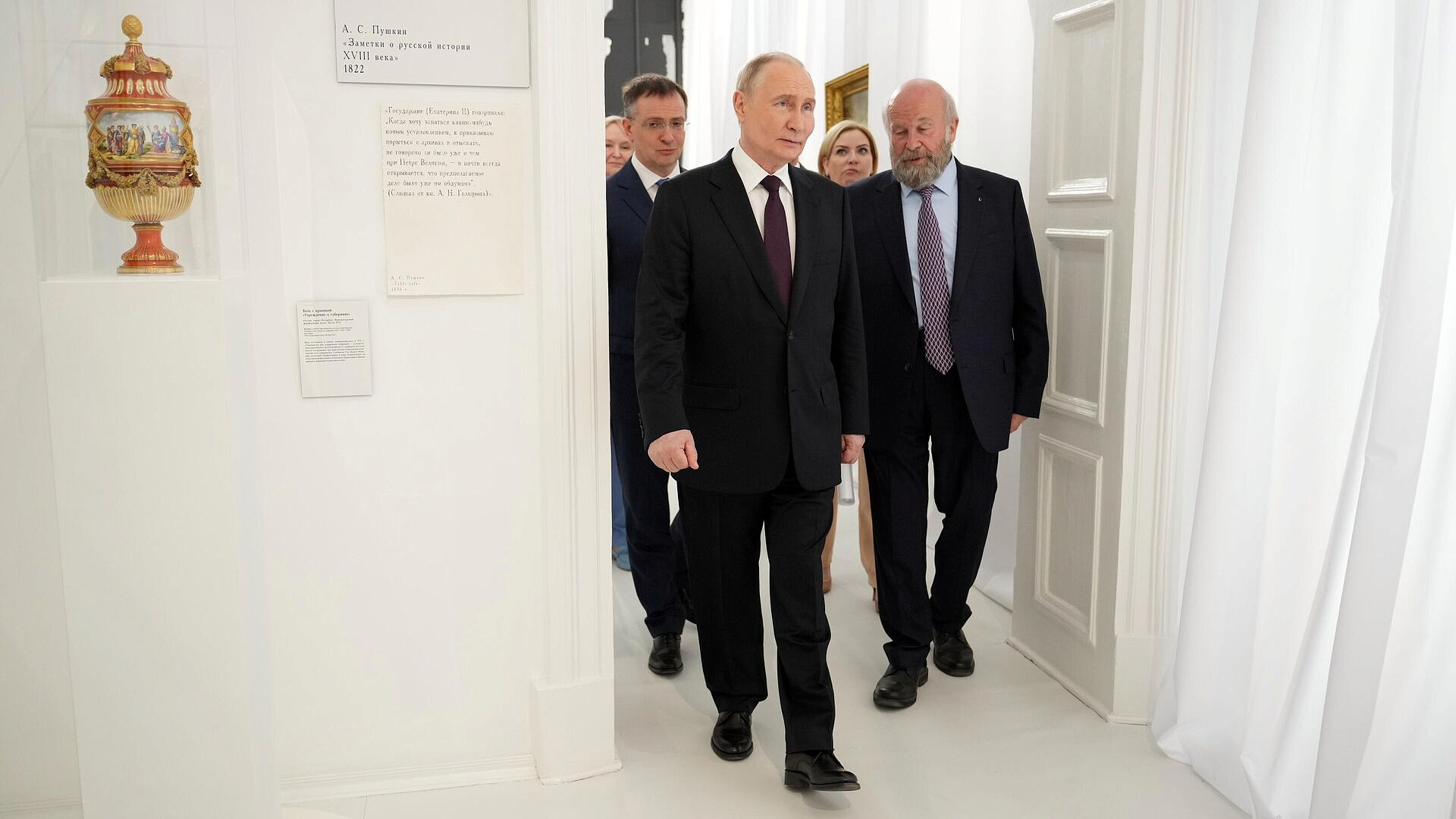 Страны БРИКС прорабатывают свою платежную инфраструктуру, заявил Путин