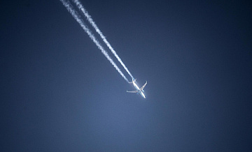 Неизвестный лайнер США дважды пересек границу России