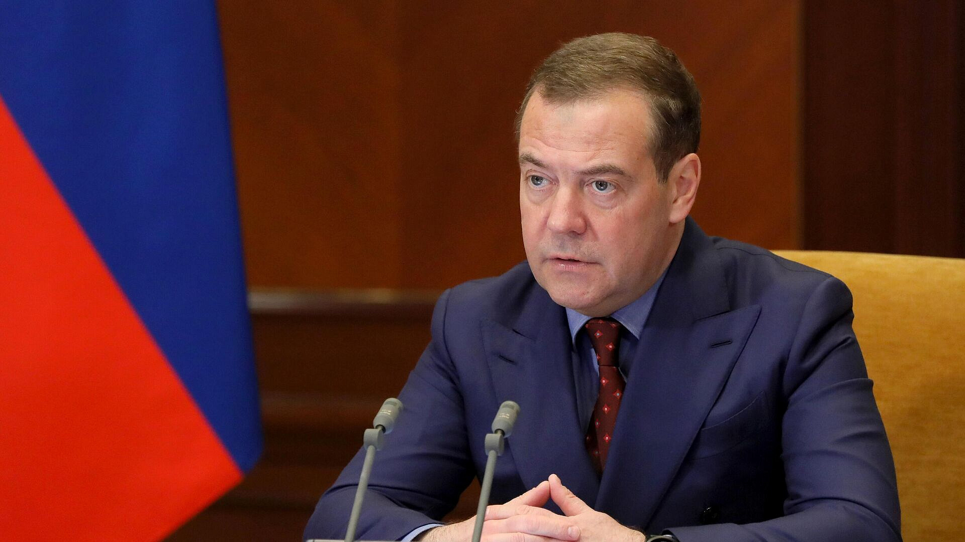 Медведев: Зеленский остается безальтернативным лидером в глазах европейцев