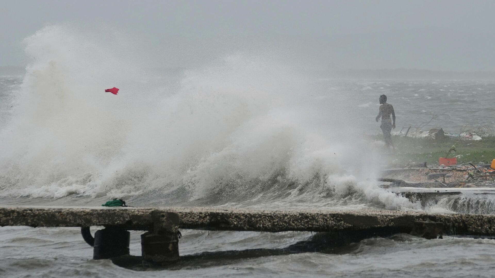На Кубе более 735 тысяч человек эвакуировали из-за урагана "Мелисса"