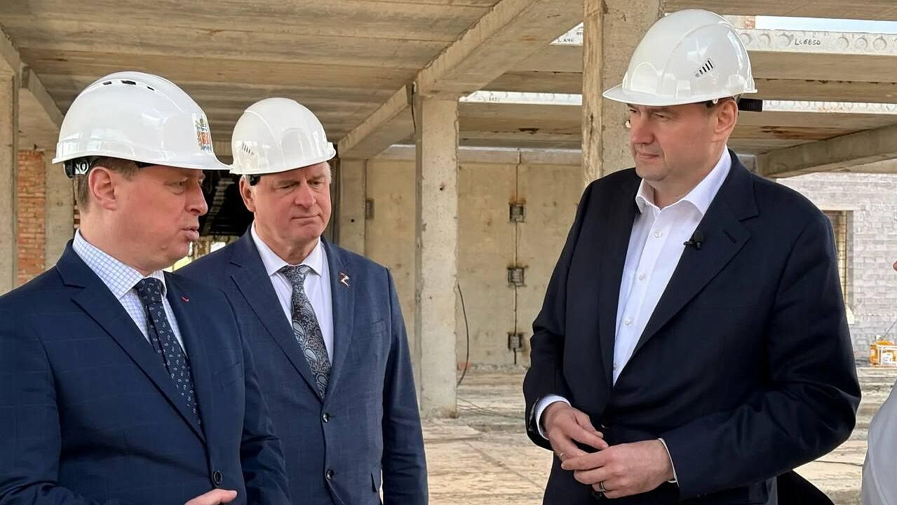 Солнцев оценил ход строительства сельской школы в Оренбургской области