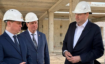 Солнцев оценил ход строительства сельской школы в Оренбургской области