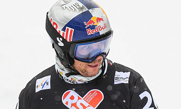 Итальянский сноубордист выступает на Олимпиаде с российским флагом на шлеме