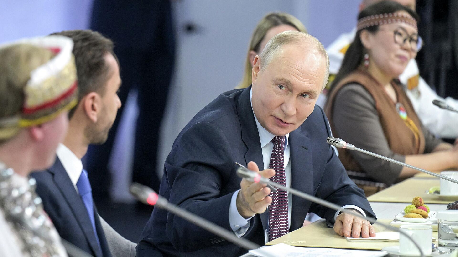 Путин поручил популяризировать кухни малочисленных народов