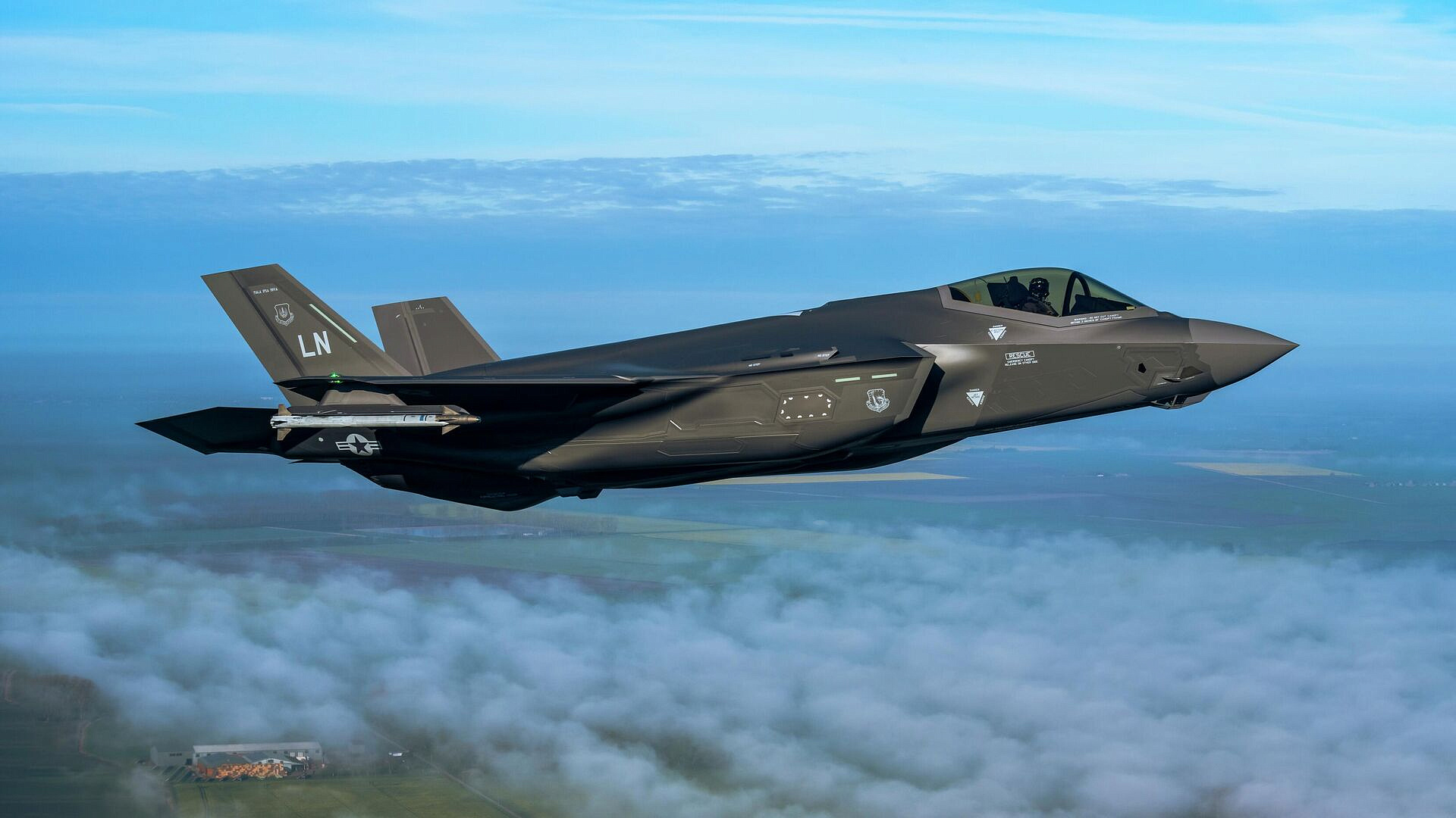 США увеличили закупки самолетов перед началом конфликта на Ближнем Востоке