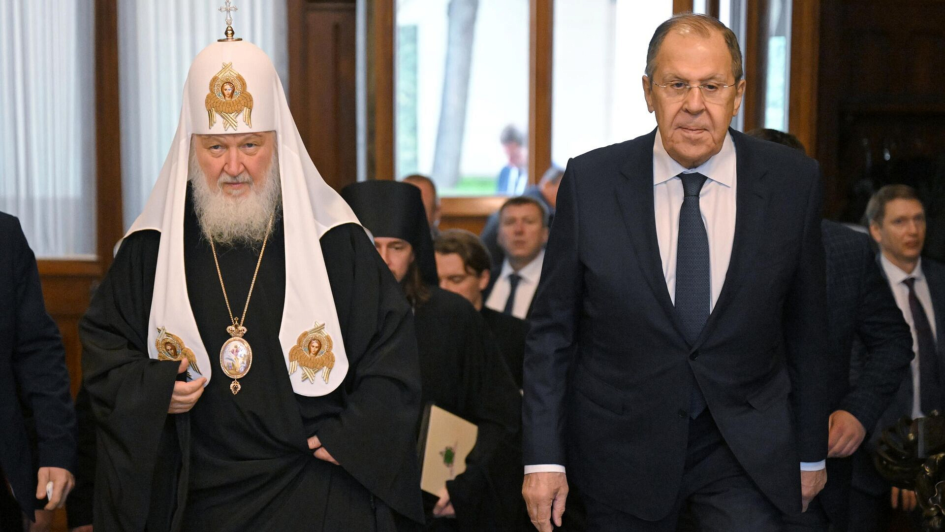 Патриарх Кирилл наградил Лаврова орденом Александра Невского