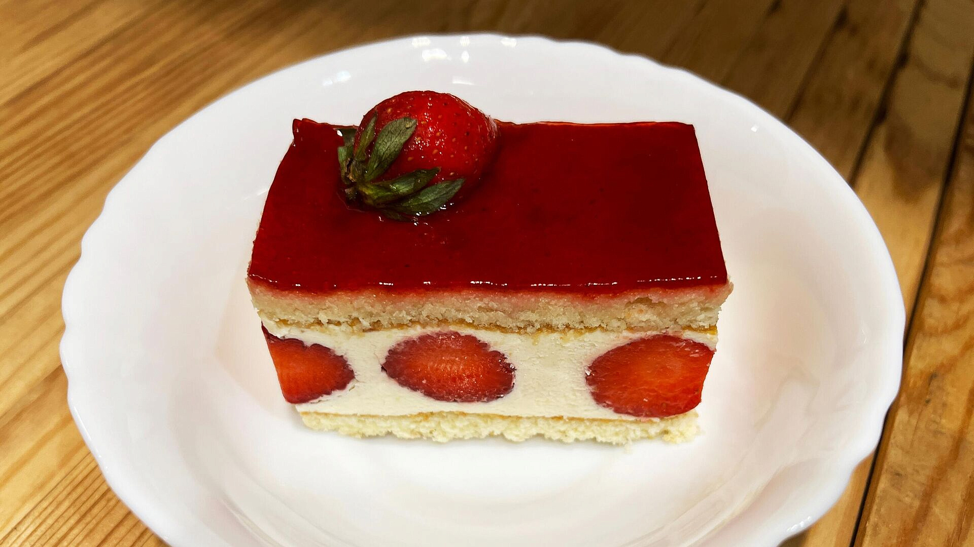 Врач предупредила об опасности десертов с клубникой