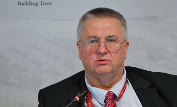 Экономический вес западных стран снижается, заявил Оверчук