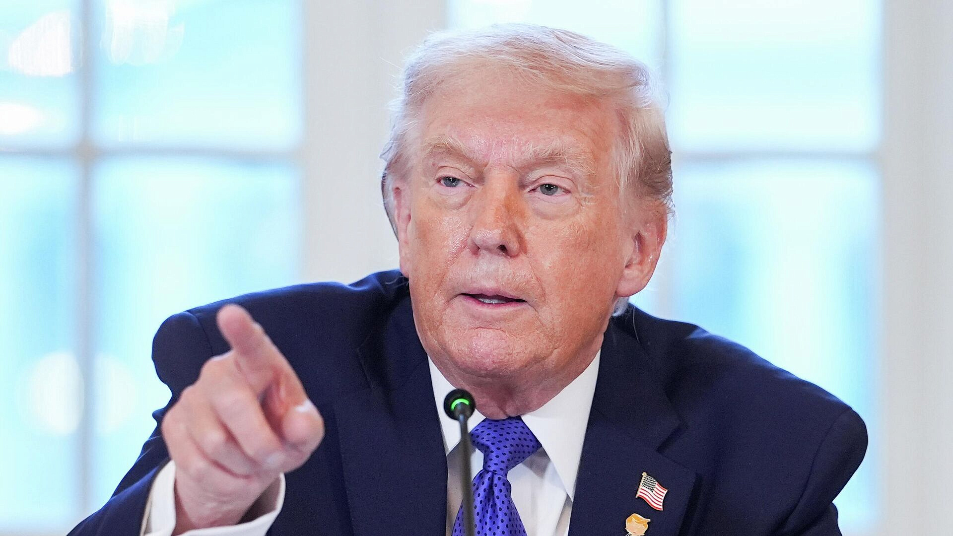 Стармер должен сам принять решение об отставке, считает Трамп