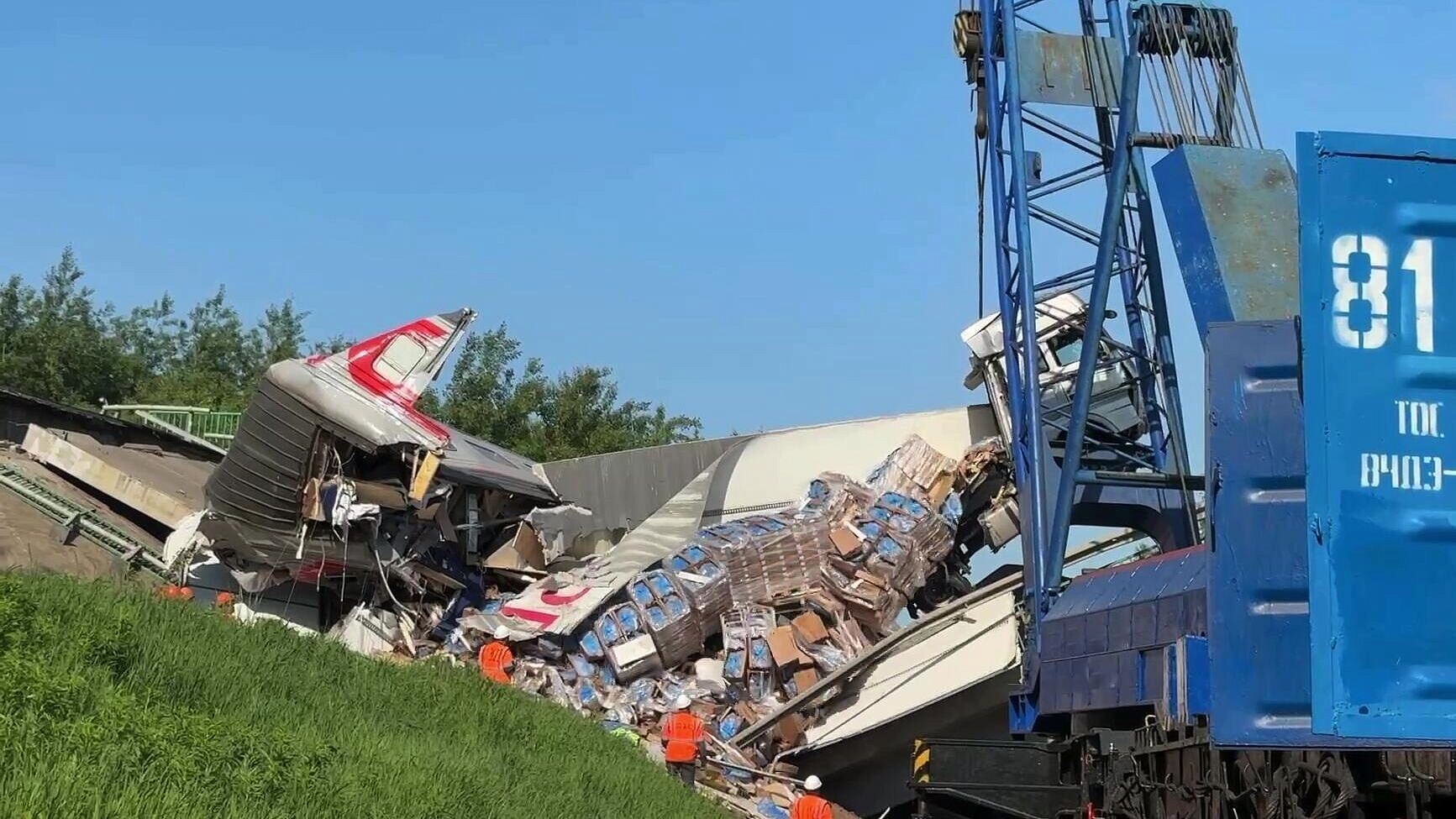 Водитель фуры, пострадавший при ЧП с поездом, находится в брянской больнице