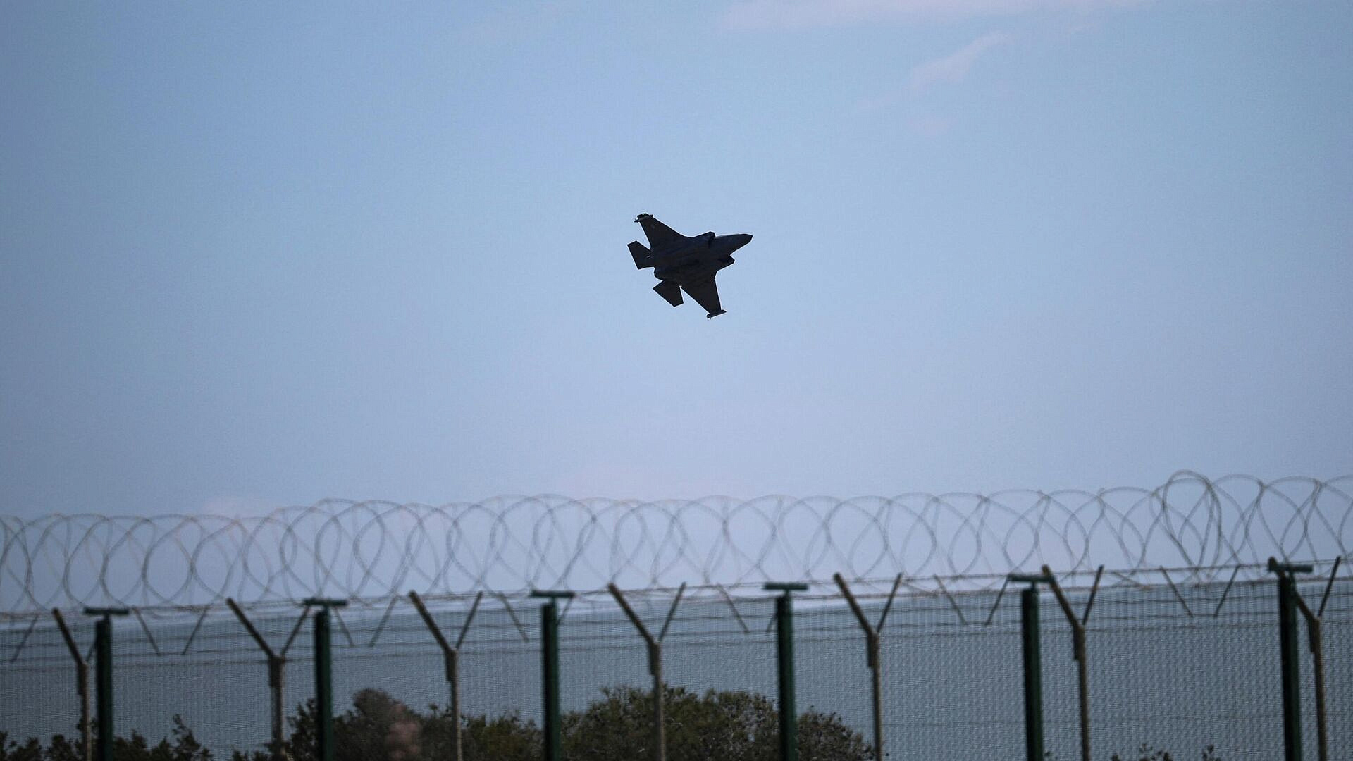 СМИ: Кипр требует от Британии пересмотра соглашения по авиабазам