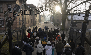 Президент Польши, выступая в Освенциме, напомнил Германии о репарациях