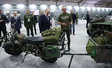 Путину показали многоцелевой мотовездеход для СВО