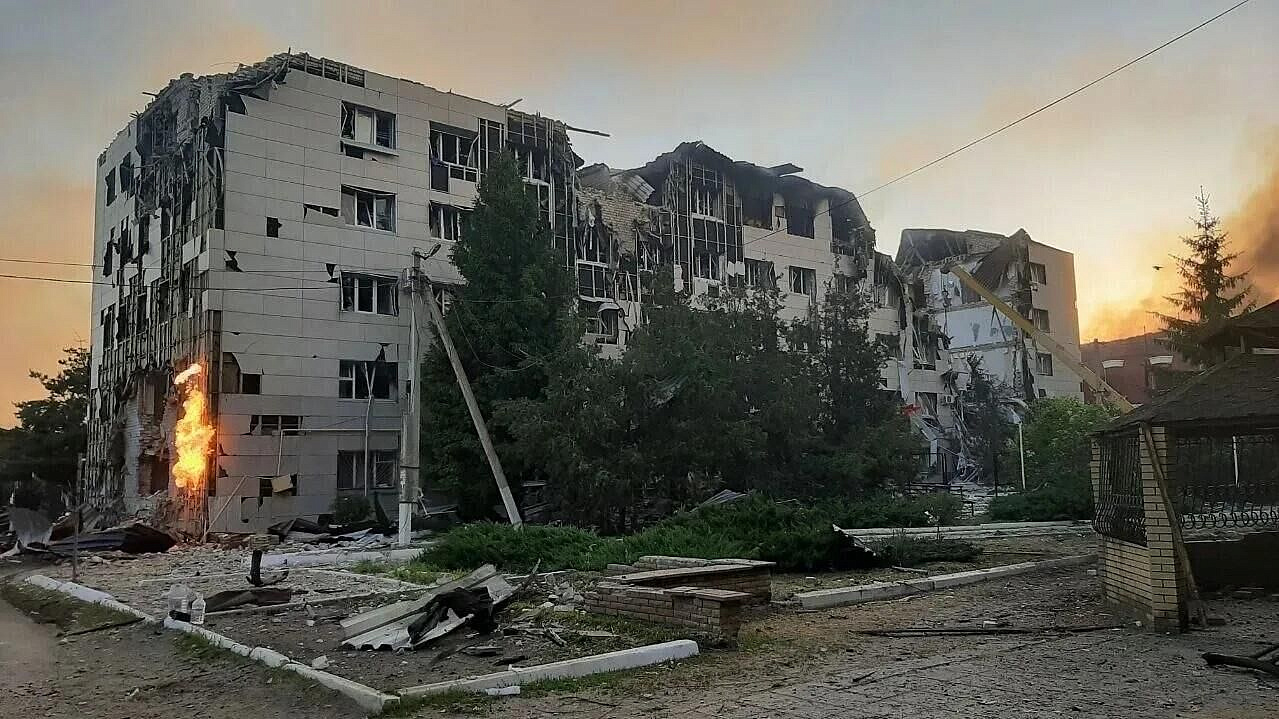Спасатели, разбиравшие завалы в Старобельске, плакали, сообщила Лантратова