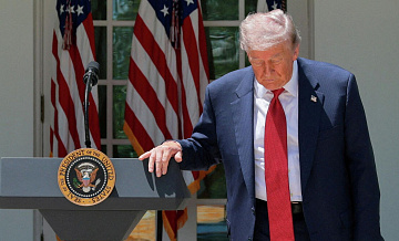 Трамп пошутил, что не уйдет до 2032 года