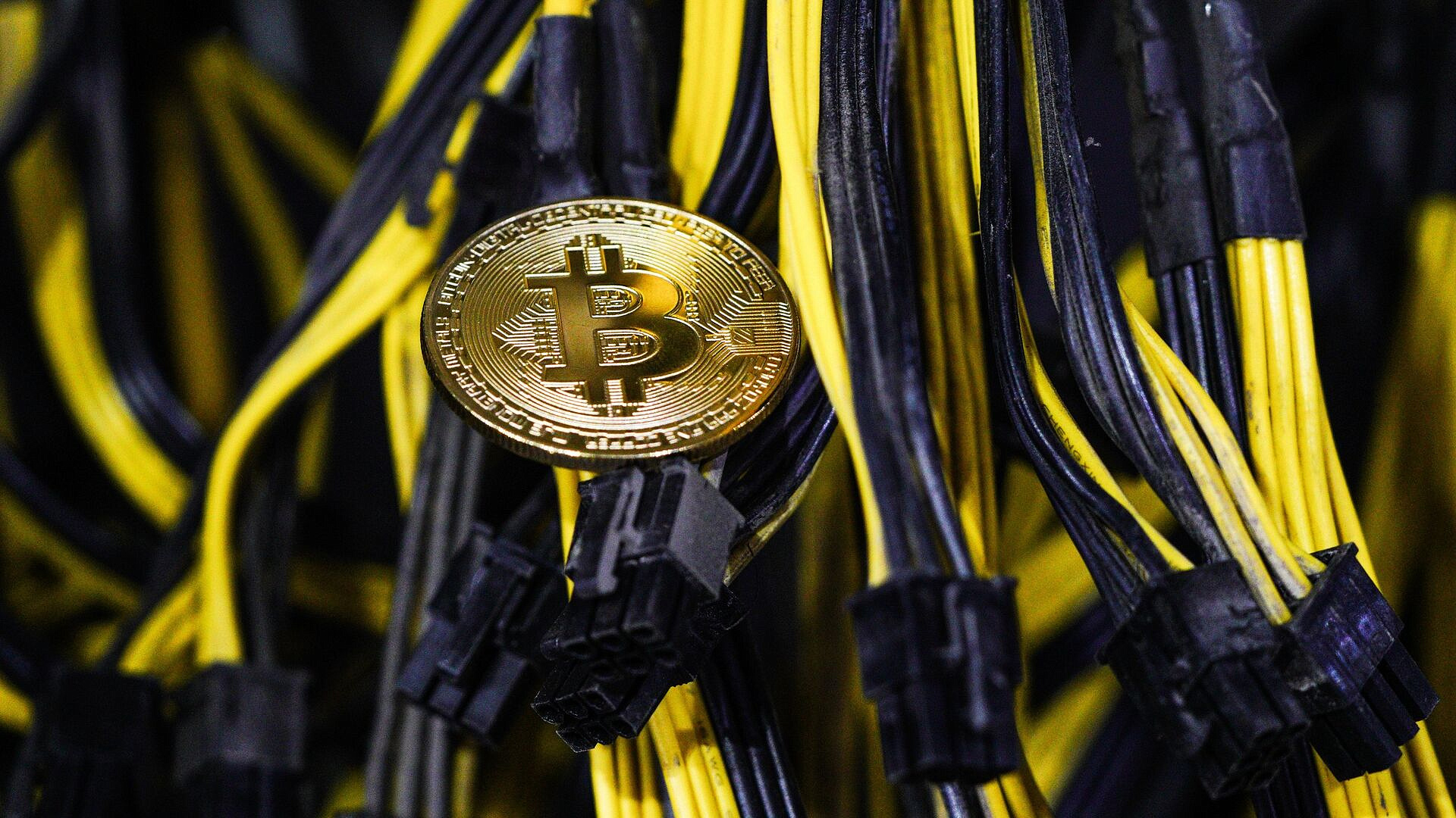 Биткоин потерял четверть стоимости с начала года