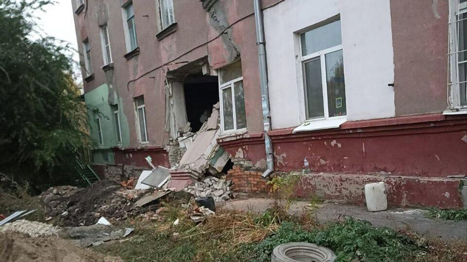 В Саратове частично обрушился аварийный дом