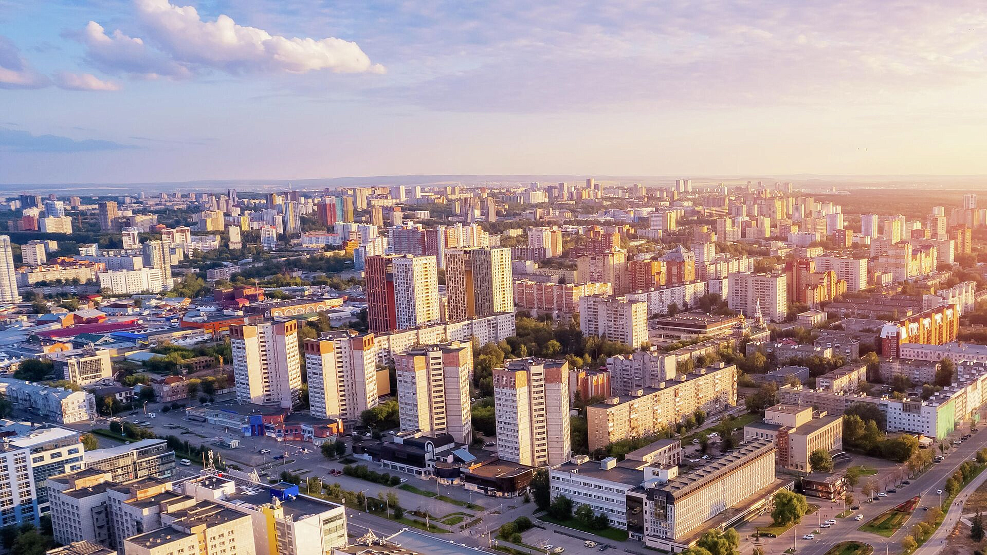 В Перми жильцы поврежденного БПЛА дома находятся в ПВР
