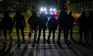 В США полицейский застрелил нелегала, пытавшегося ударить его лопатой