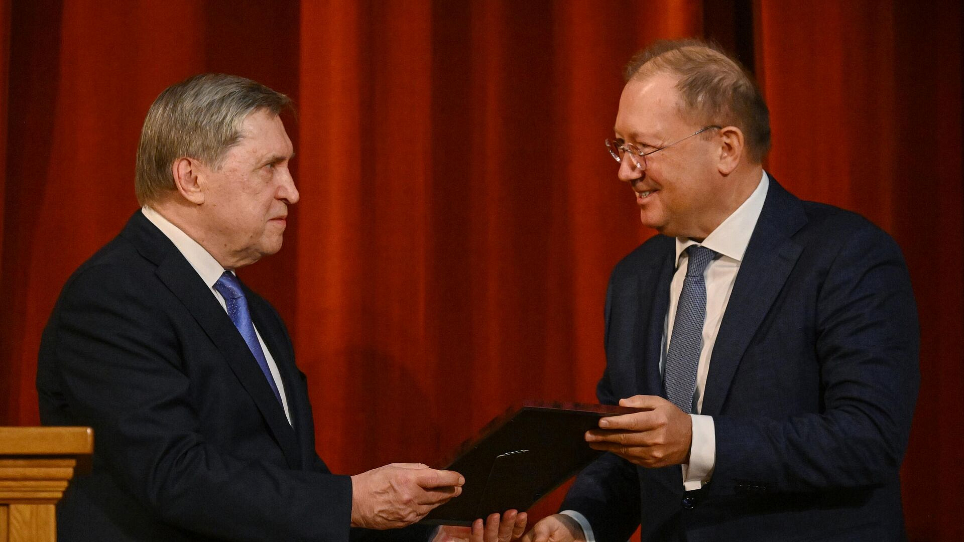 Ушаков вручил коллективу Дипломатической академии благодарность президента