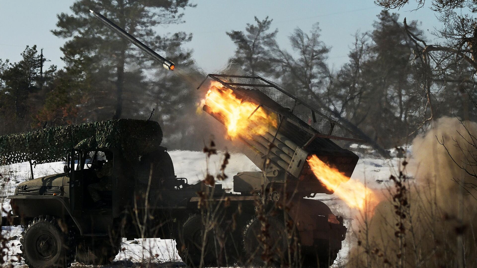 Передний край боевых действий отодвинут от Северска, заявил Герасимов