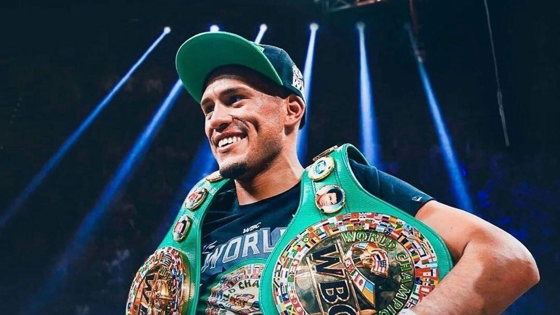 Бенавидес завоевал чемпионские пояса WBA и WBO в первом тяжелом весе