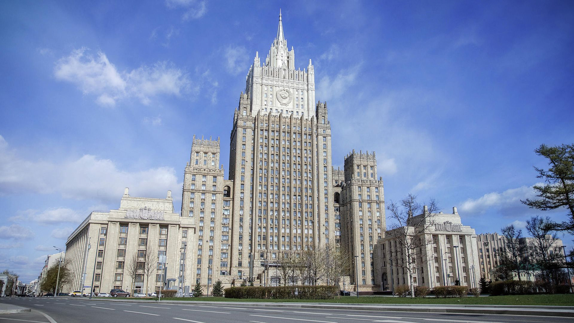 Суверенитет России над южными Курилами не подлежит сомнению, заявил МИД