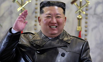 Ким Чен Ын подарил снайперские винтовки военным командирам