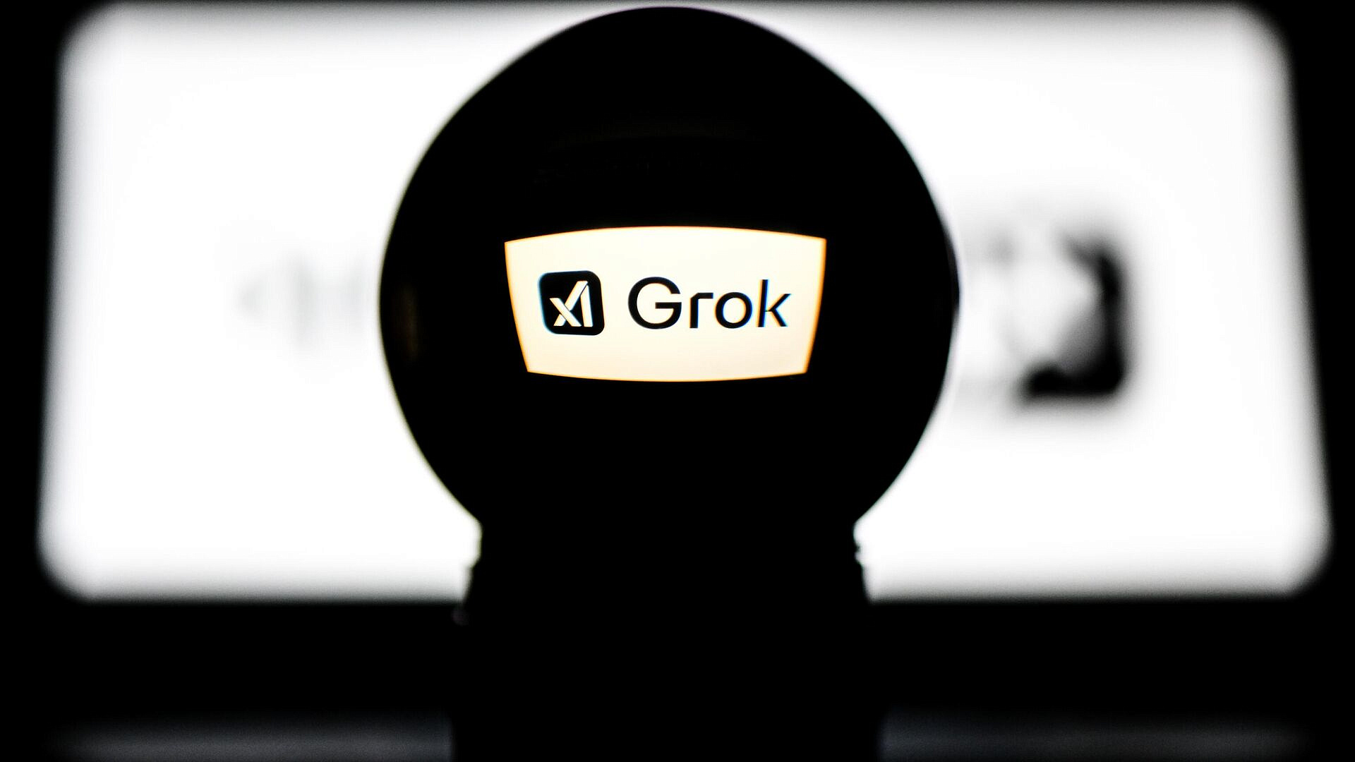 ��������� ������������� Grok � ������� X ��-�� ������������� ��������