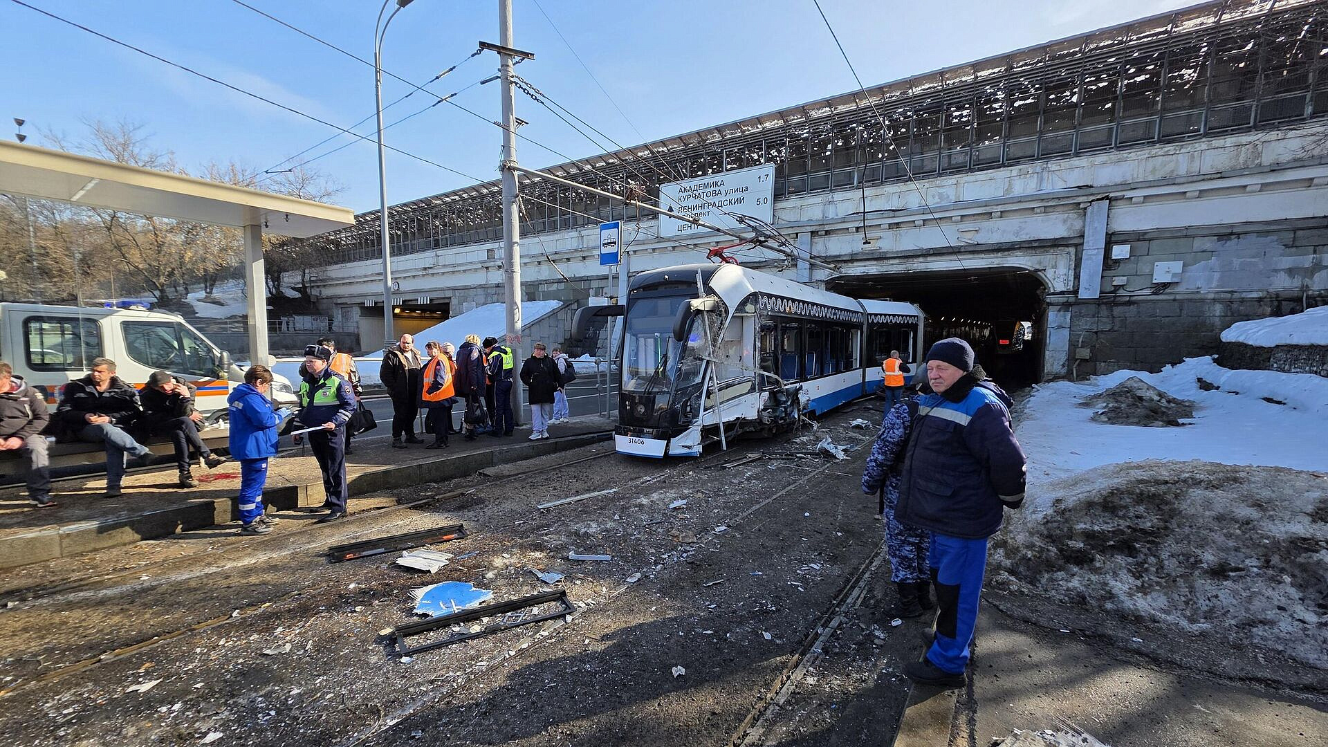 СК завел уголовное дело после столкновения трамваев в Москве