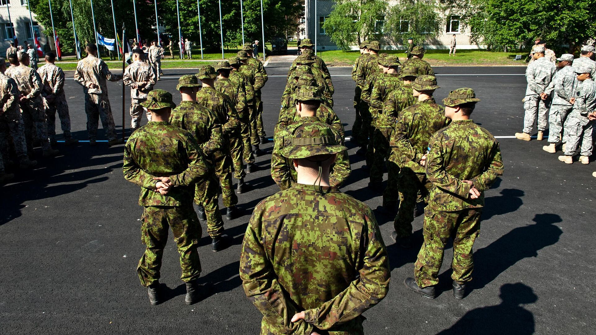 Европа переводит свою экономику на военные рельсы, заявил российский посол