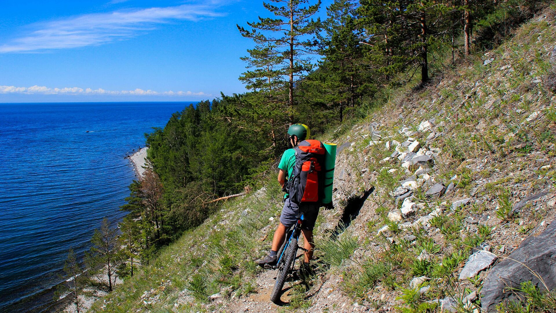 В Иркутской области мужчина погиб, сорвавшись со скалы
