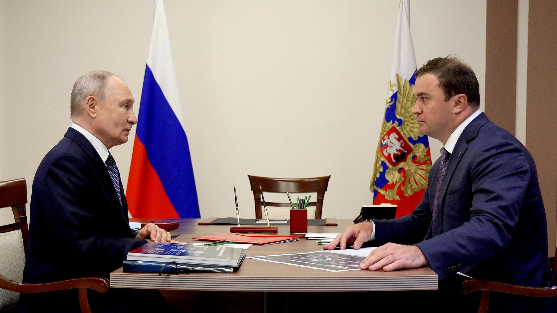 Омский губернатор сообщил Путину о росте валового регионального продукта