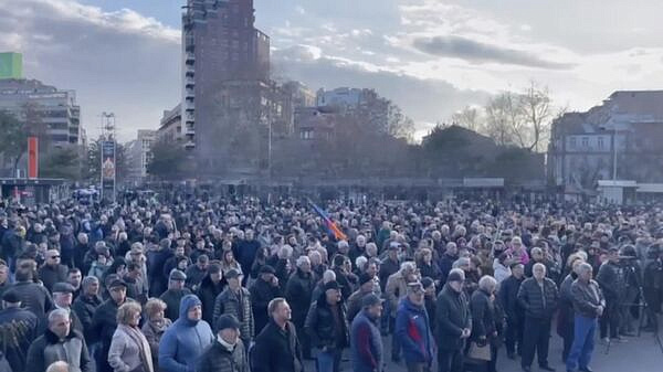 В Ереване проходит митинг с требованием отставки Пашиняна