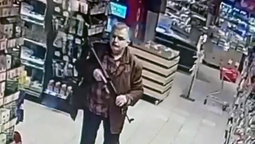 Мужчина стрелял по людям в Киеве из карабина, заявил глава украинского МВД