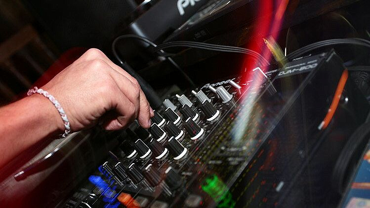 Россияне стали чаще покупать оборудование для профессионального диджеинга