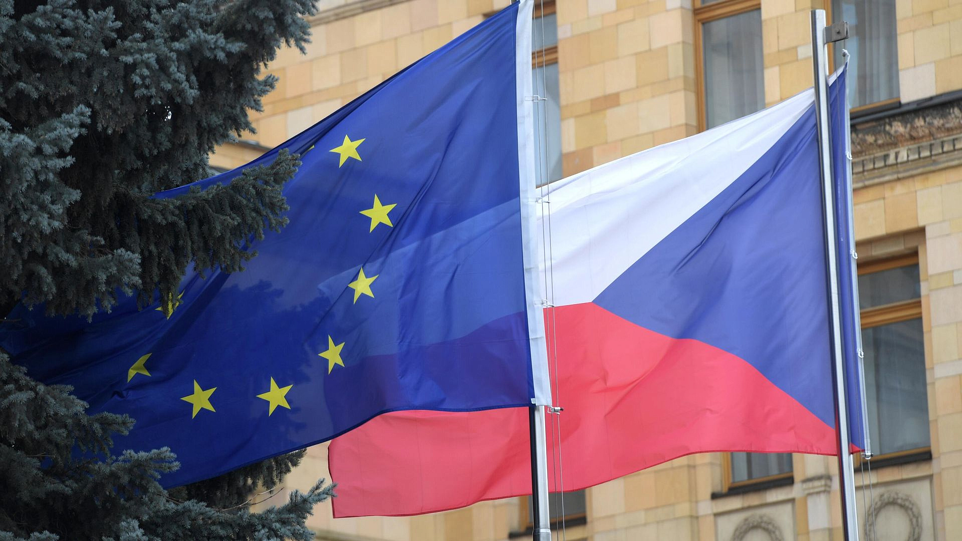 В Чехии не будут предоставлять статус временной защиты украинским беженцам