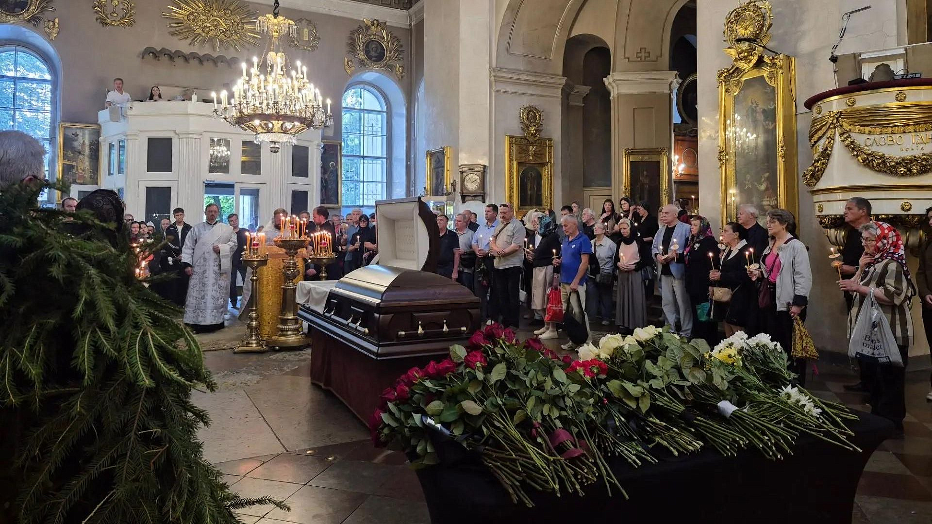 В Петербурге простились с бывшим директором Большого театра кукол Калининым