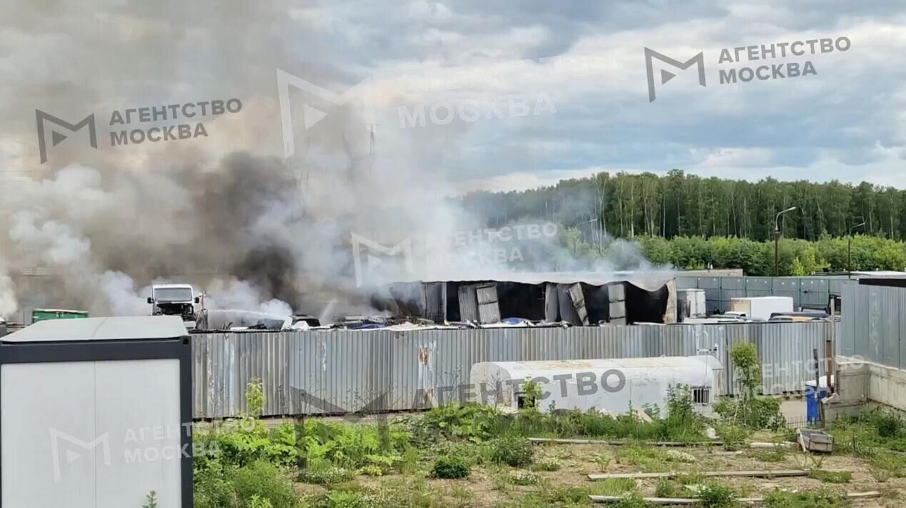 В автосервисе возле МКАД ликвидировали открытое горение