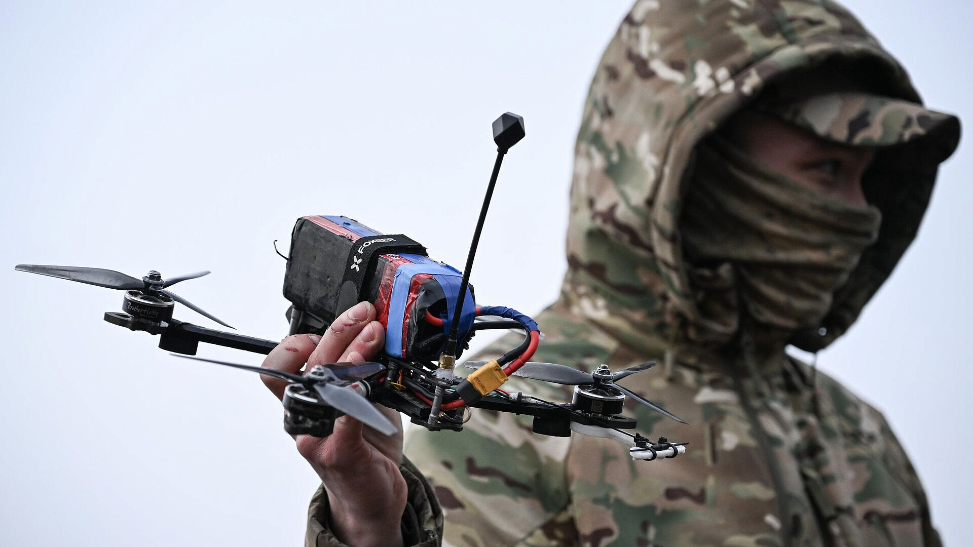 Боец "Востока" поймал руками пикирующий FPV-дрон ВСУ
