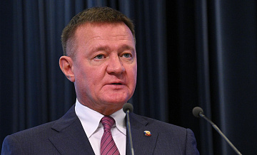 Экс-министр транспорта Старовойт получил наградное оружие от МВД