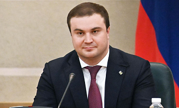 Губернатор Омской области проголосовал на выборах президента