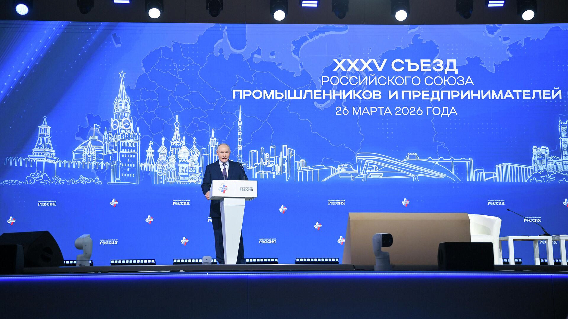 Путин обсудил с бизнесом защиту интересов в недружественных странах 