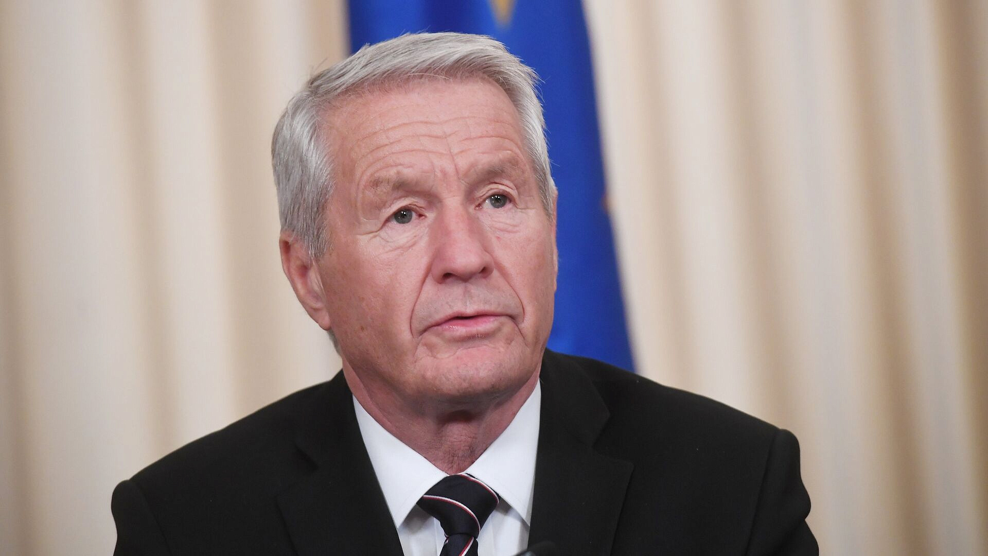 Politico ,         2017 