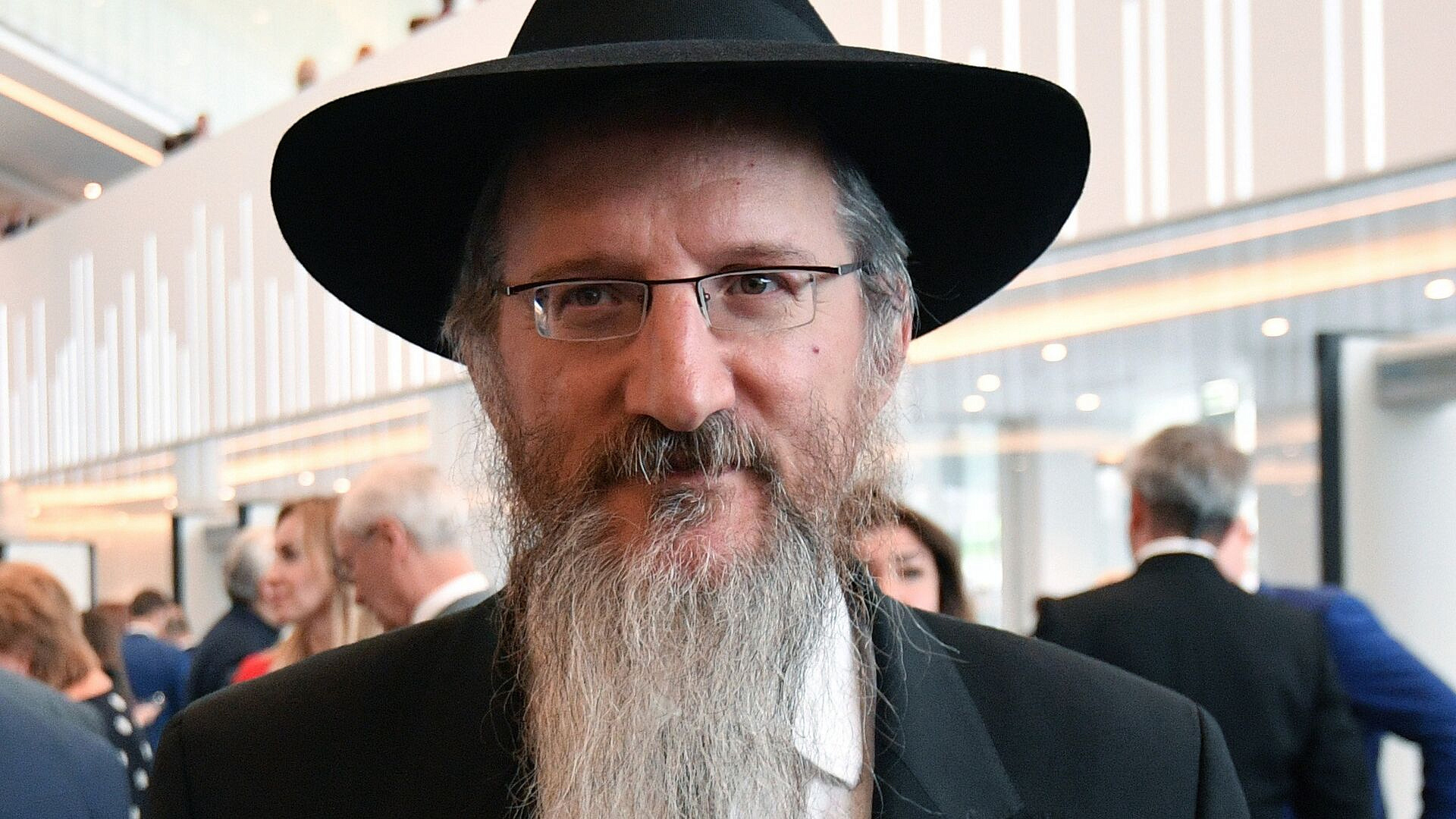 Главный раввин России поздравил иудейскую общину с праздником Пурим