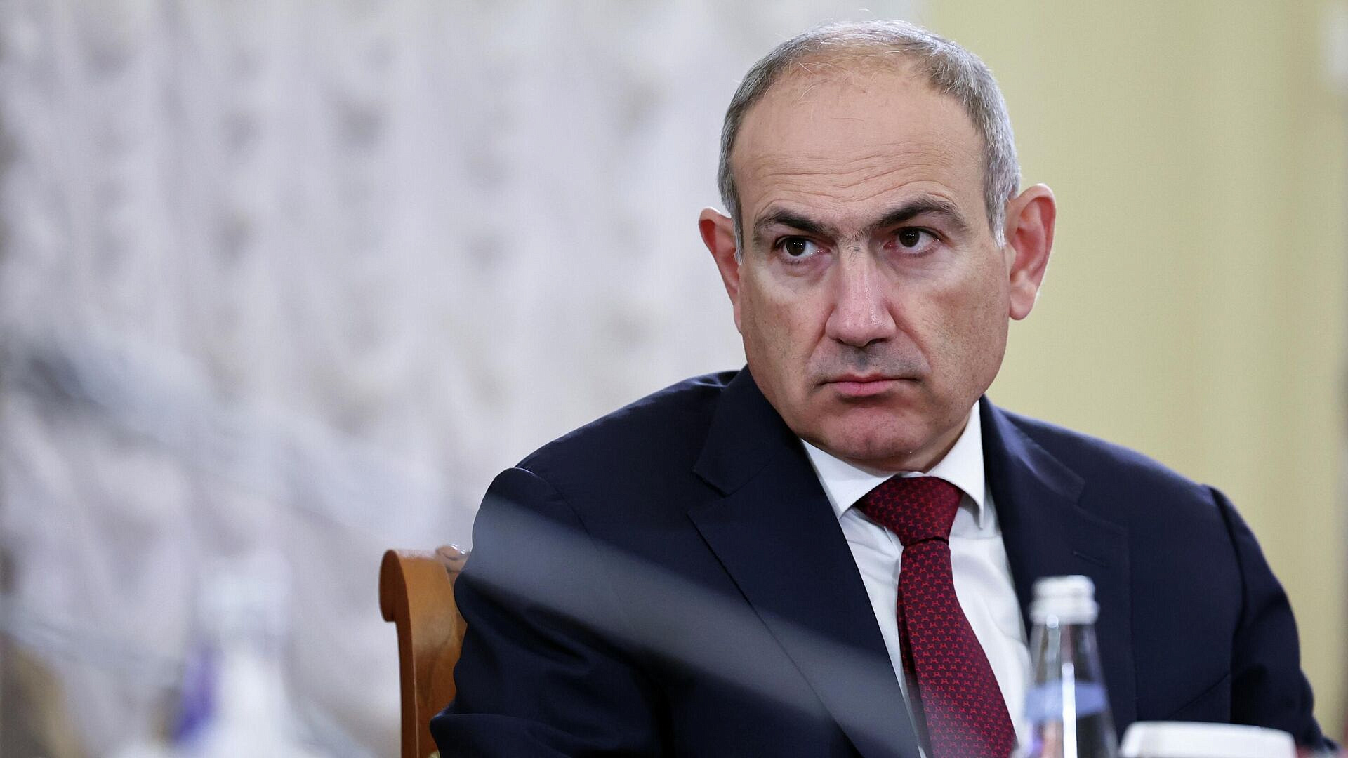 СК Армении попросил арестовать одного из обвиняемых в инциденте с Пашиняном