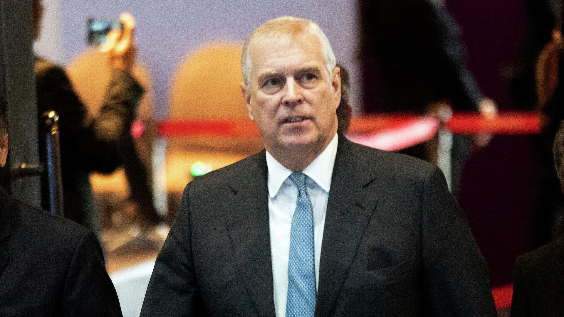 СМИ: полиция прибыла в дом экс-принца Эндрю на фоне скандала с Эпштейном