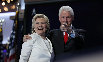 Клинтоны отказались прийти на слушания по делу Эпштейна, пишет NYT