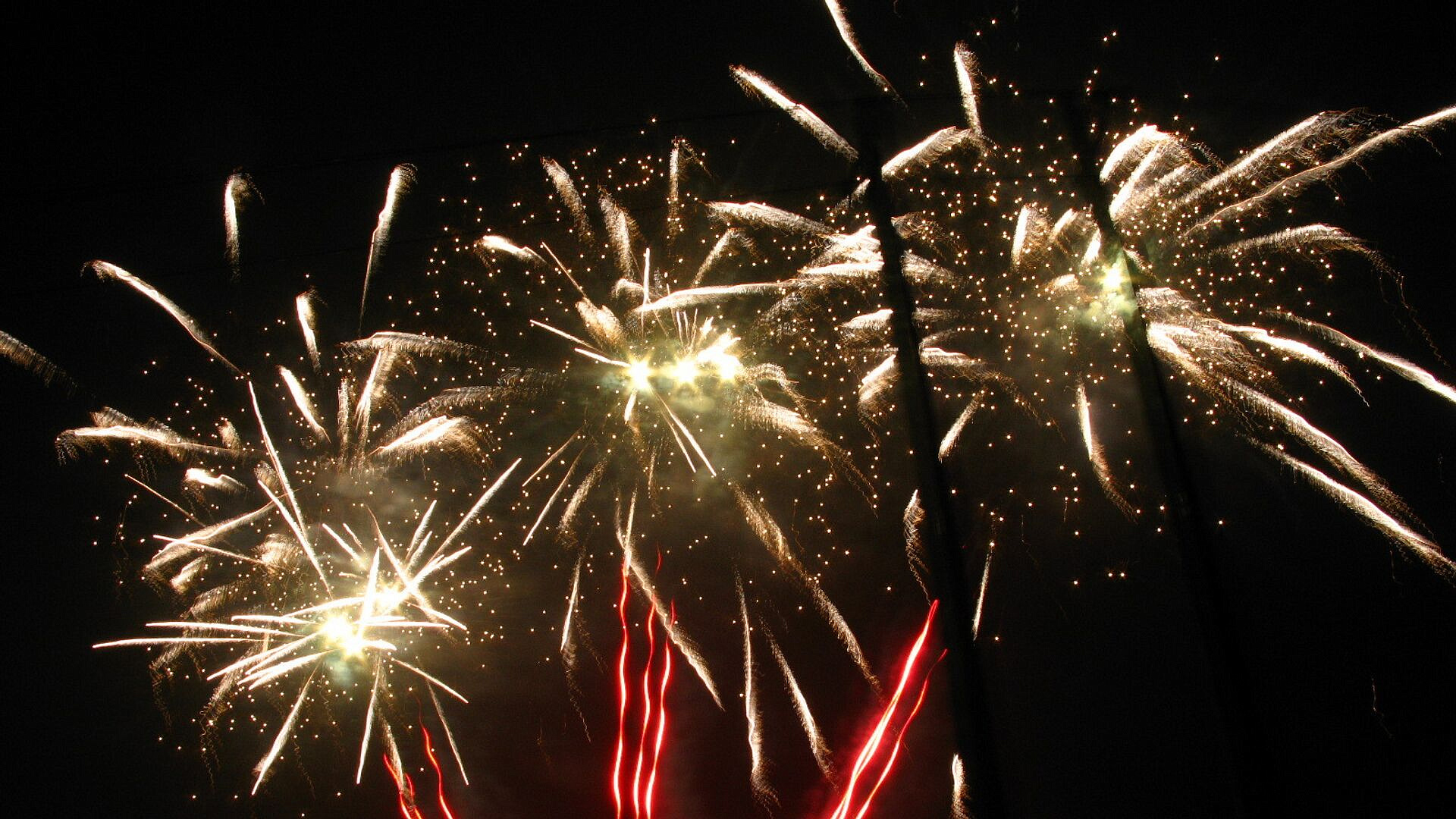 Россиян предупредили о штрафах за запуск салютов в неположенном месте