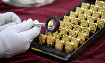 Стоимость золота впервые превысила 2500 долларов за унцию